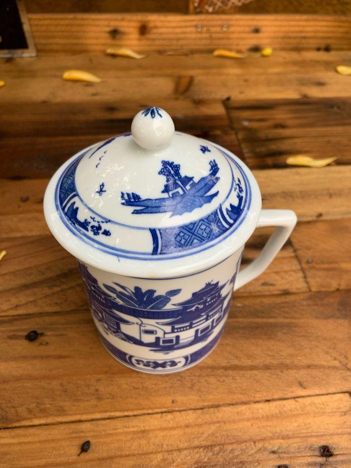 Grande tasse à couvercle en porcelaine de Chine bleu et blanc - photo numéro 3