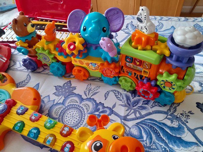 Lot jouets VTech / Paw Patrol / Guitar/ train / Carillon - photo numéro 3