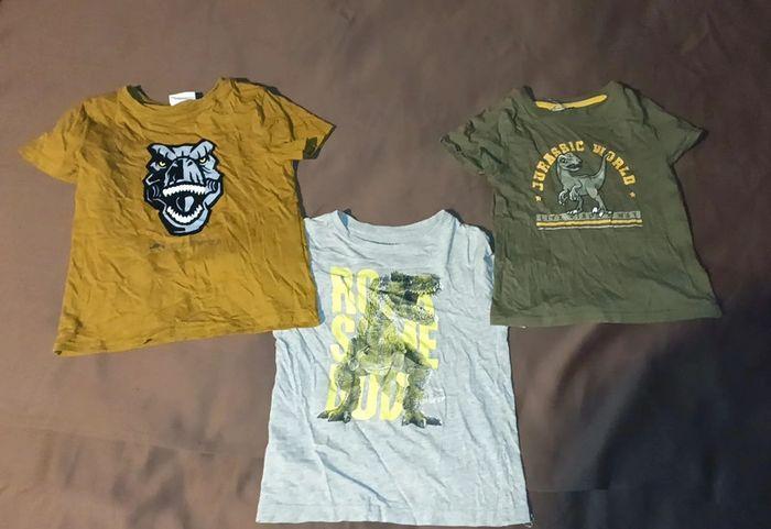 Lot de 3 t-shirts dinosaures - photo numéro 1