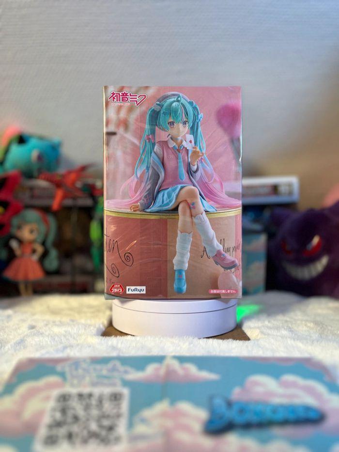 Figurine Noodle Stopper Hatsune Miku Love Blazer - photo numéro 3