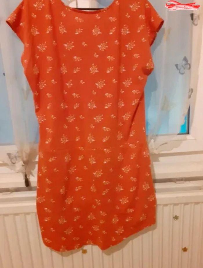 Robe orangé avec motifs fleurie taille M - photo numéro 4