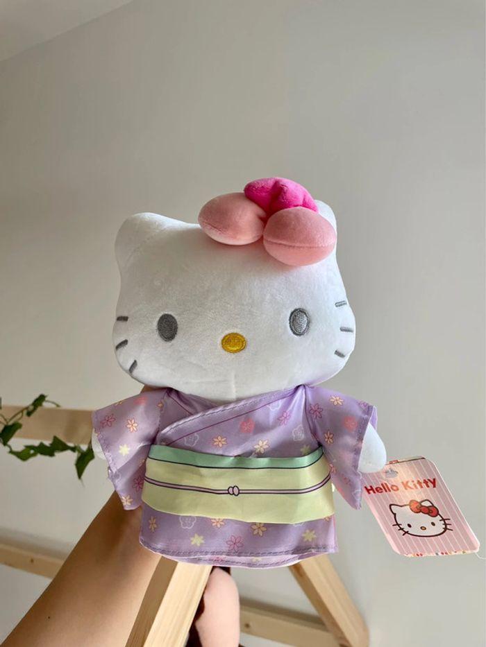 Peluche Hello Kitty en Kimono 👘 - photo numéro 1