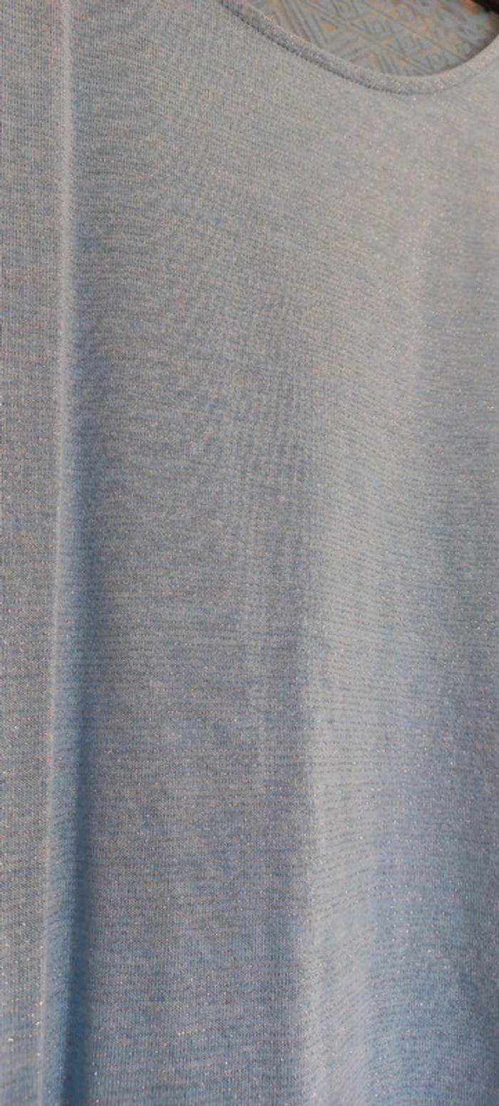 Beau tee-shirt bleu pailleté, taille 42/44 - photo numéro 2