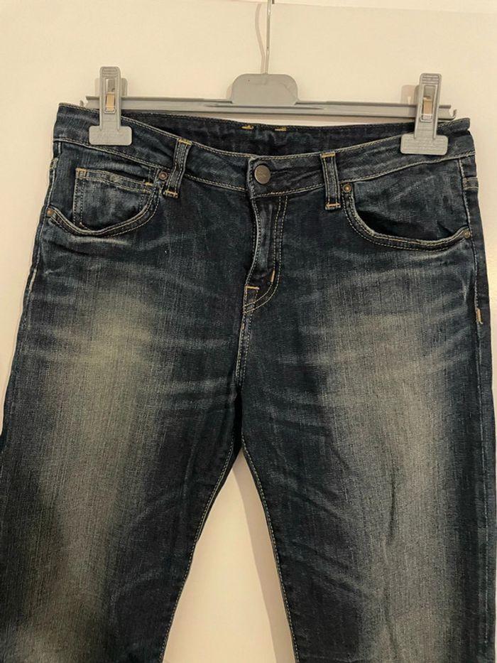 Jean bleu foncé effet délavé taille normal coupe droit carhatt taille W26 L32 soit taille 36 - photo numéro 2