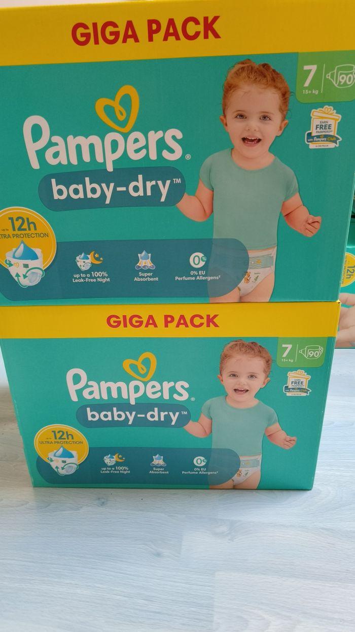 2 gigas packs de couches Pampers baby dry taille 7