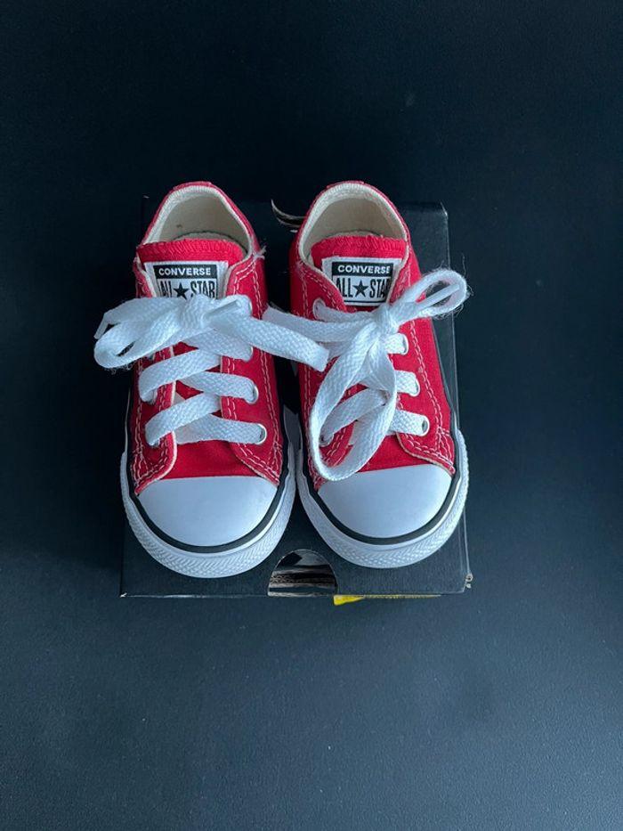 Converse rouge taille 22 - photo numéro 1