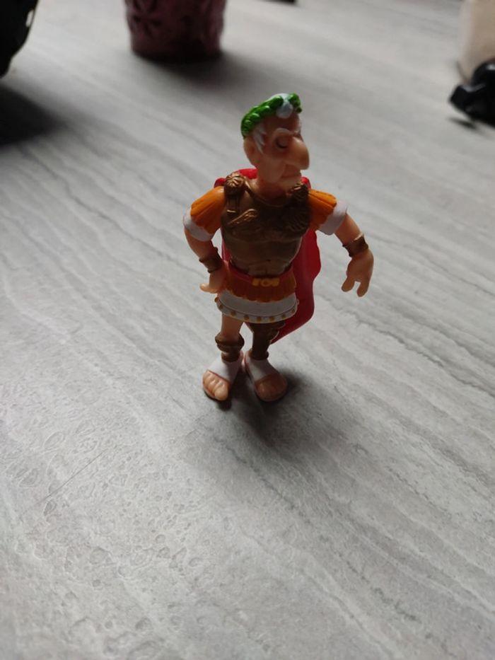 Figurine asterix cesar - photo numéro 1