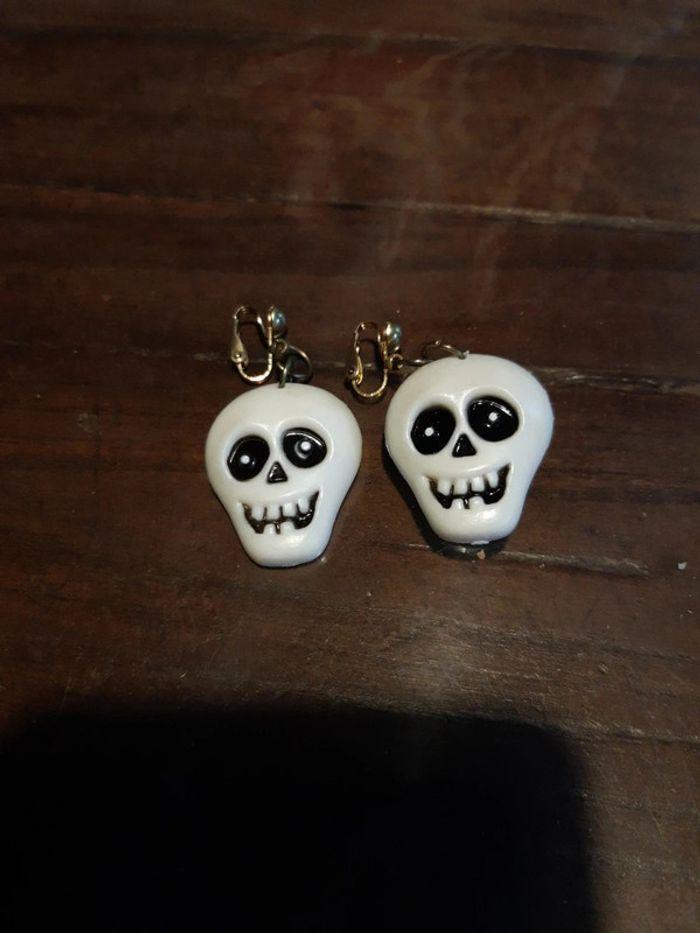 Boucles d'oreilles à pince tête de mort Halloween - photo numéro 1