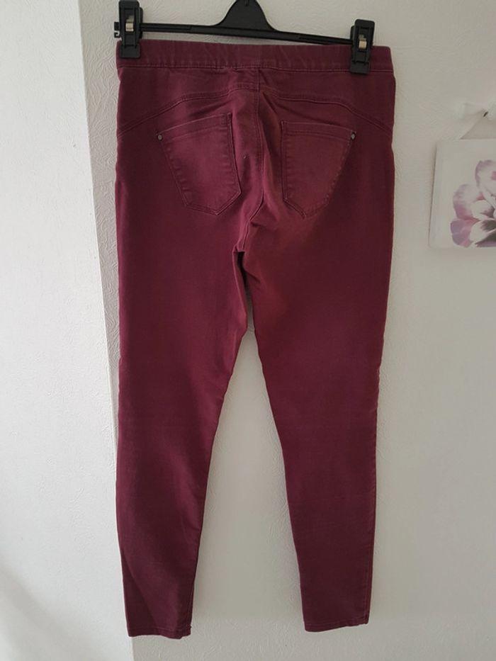 Jeans slim bordeaux Jennyfer taille 36. Petit prix ! - photo numéro 3