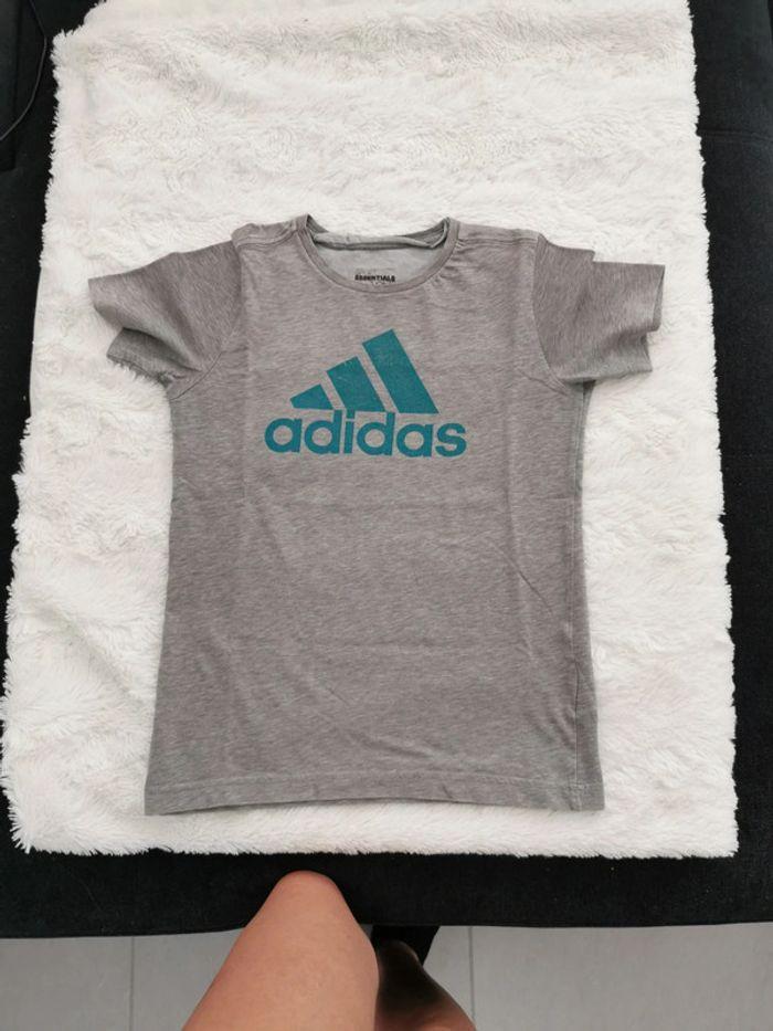 Tee shirt Adidas 10ans - photo numéro 1