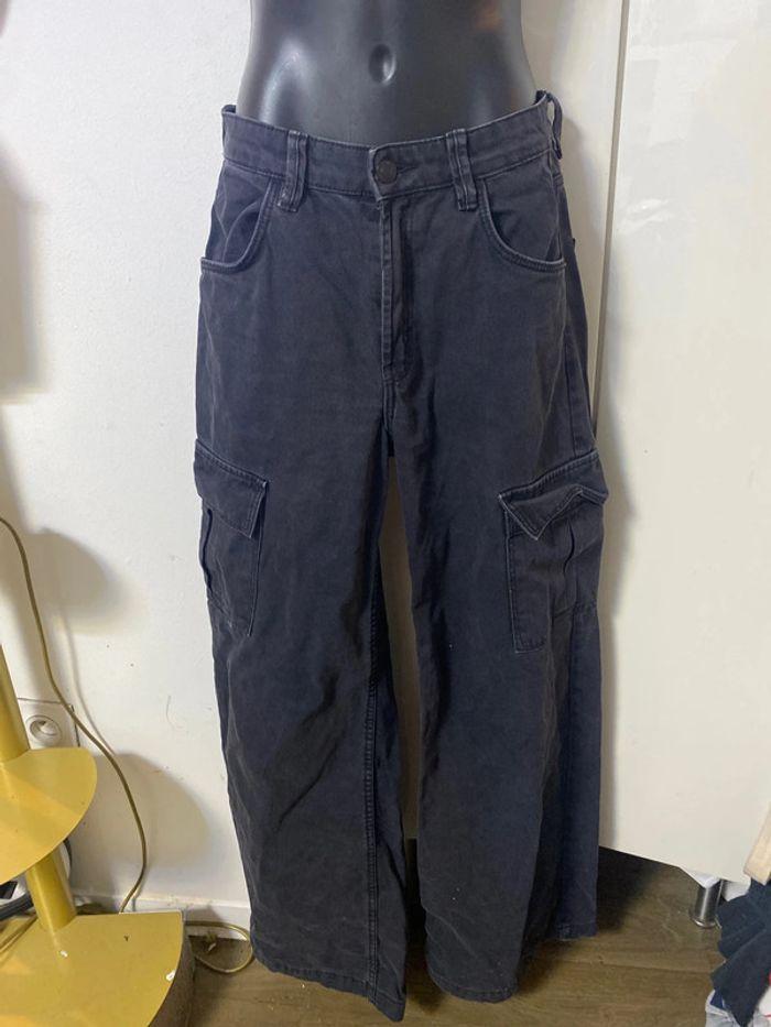 Pantalon jean à jambes larges. Baggy. Jean évasé . Bershka. Taille 36. - photo numéro 1