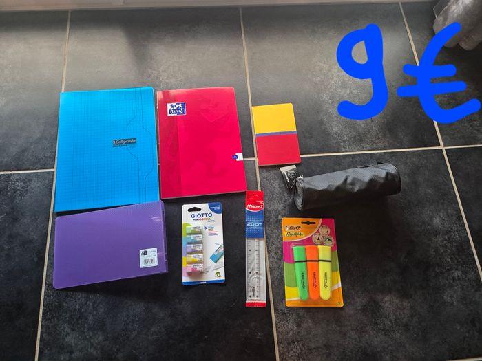 Lot de 8 articles de fournitures scolaires neuves