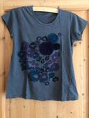 T-shirt gris anthracite avec fleurs en relief