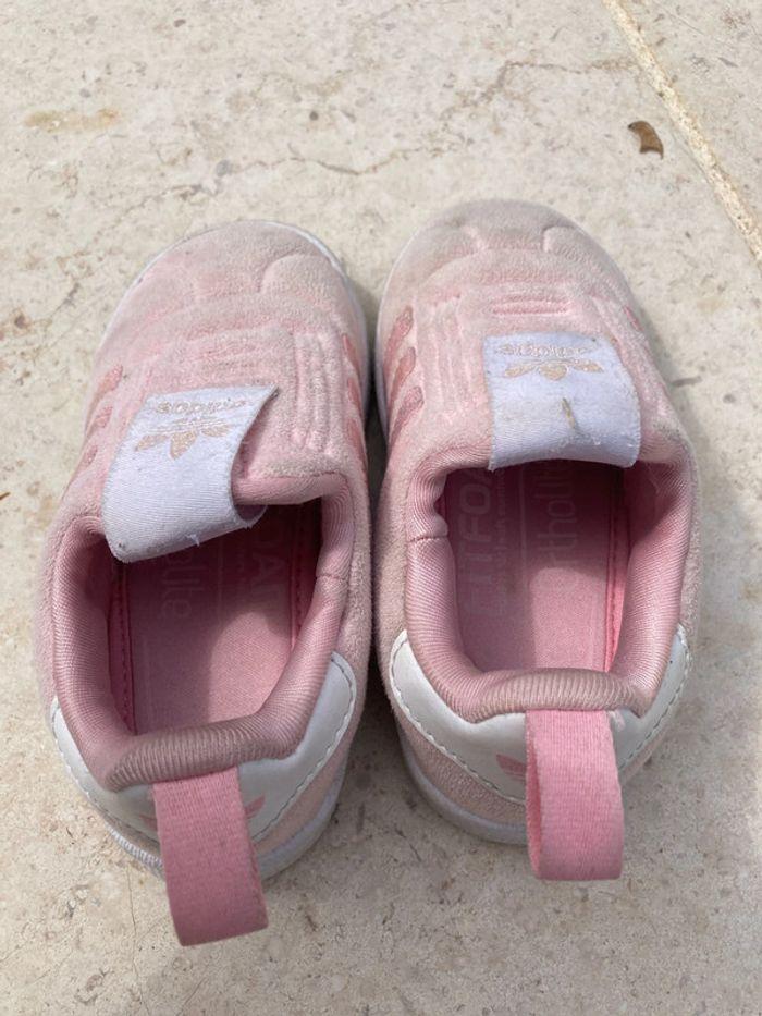 Petites baskets, Adidas taille 22 - photo numéro 3