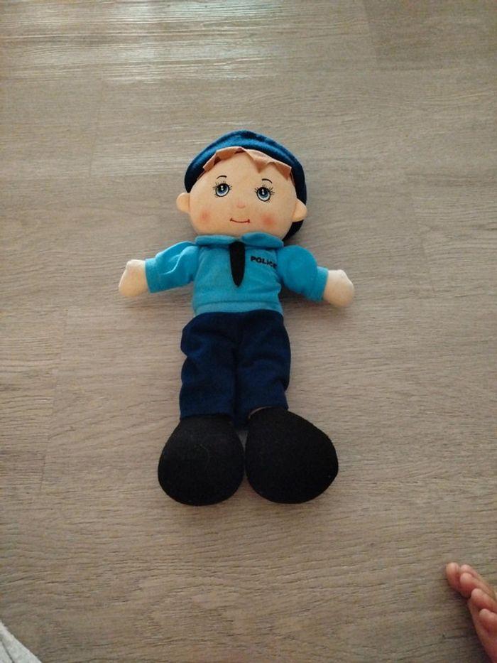 Peluche policier 35 cm très bonne etat - photo numéro 2