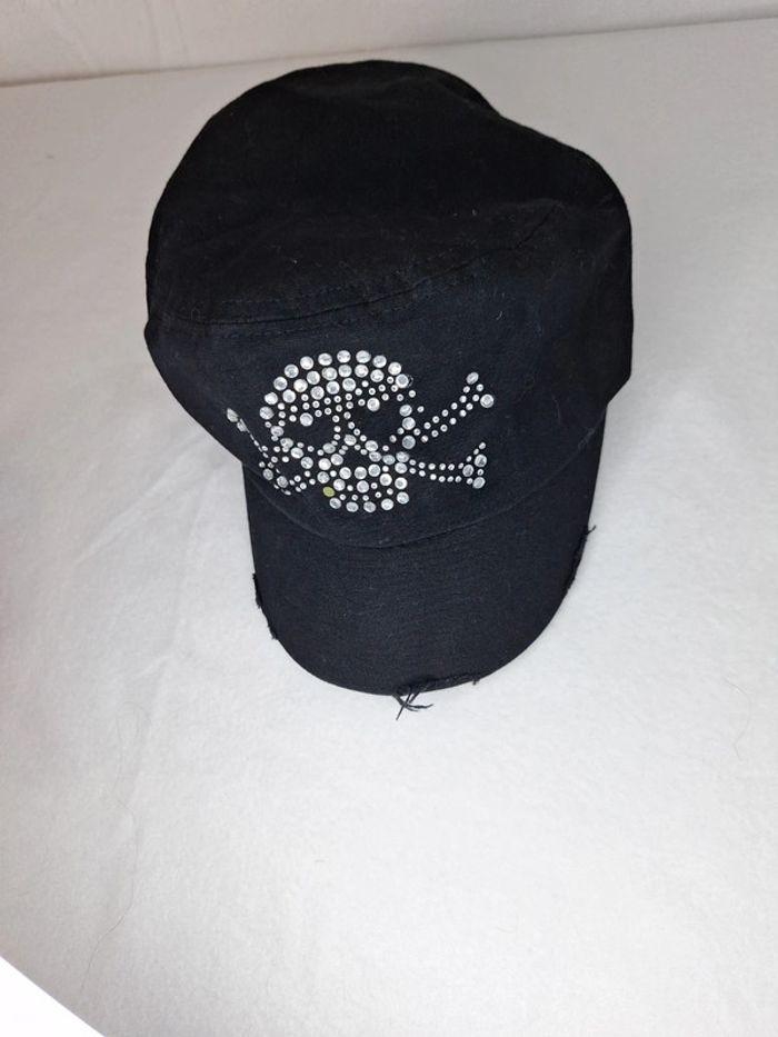 Casquette noire effet usé motif  tête de mort en strass - photo numéro 17