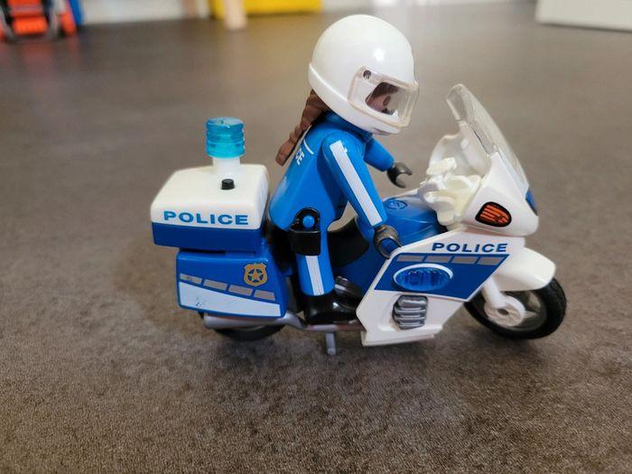 Playmobil 6923 Moto Policier avec Gyrophare - photo numéro 9