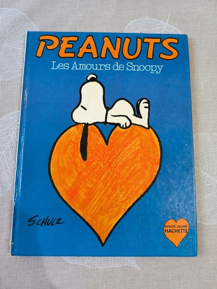 Livre vintage bd hachette peanuts les amours de snoopy - photo numéro 1