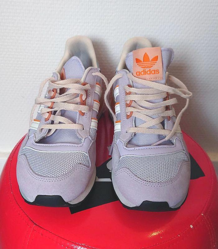 Baskets Adidas violettes et orange - photo numéro 3