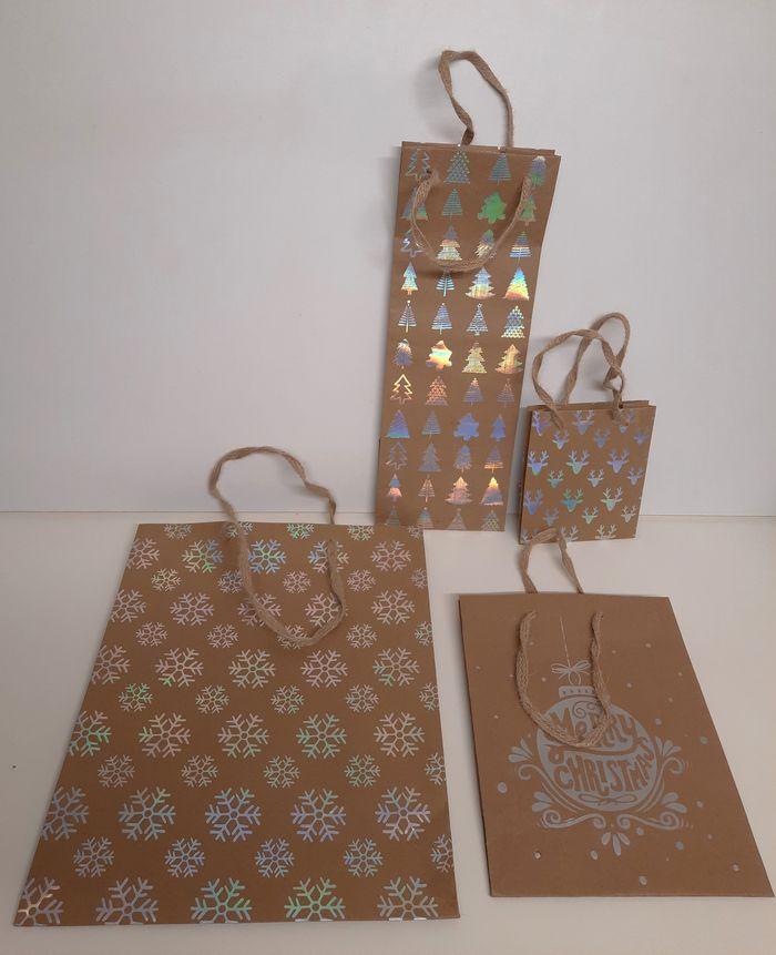 Lot de 4 sacs cadeaux en papier kraft avec motifs de Noël argentés - photo numéro 1