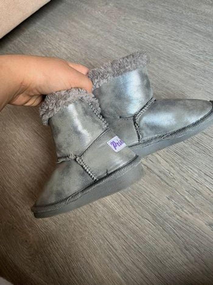 Jolie bottes fourrées « Princesse Disney » taille 24 - photo numéro 6