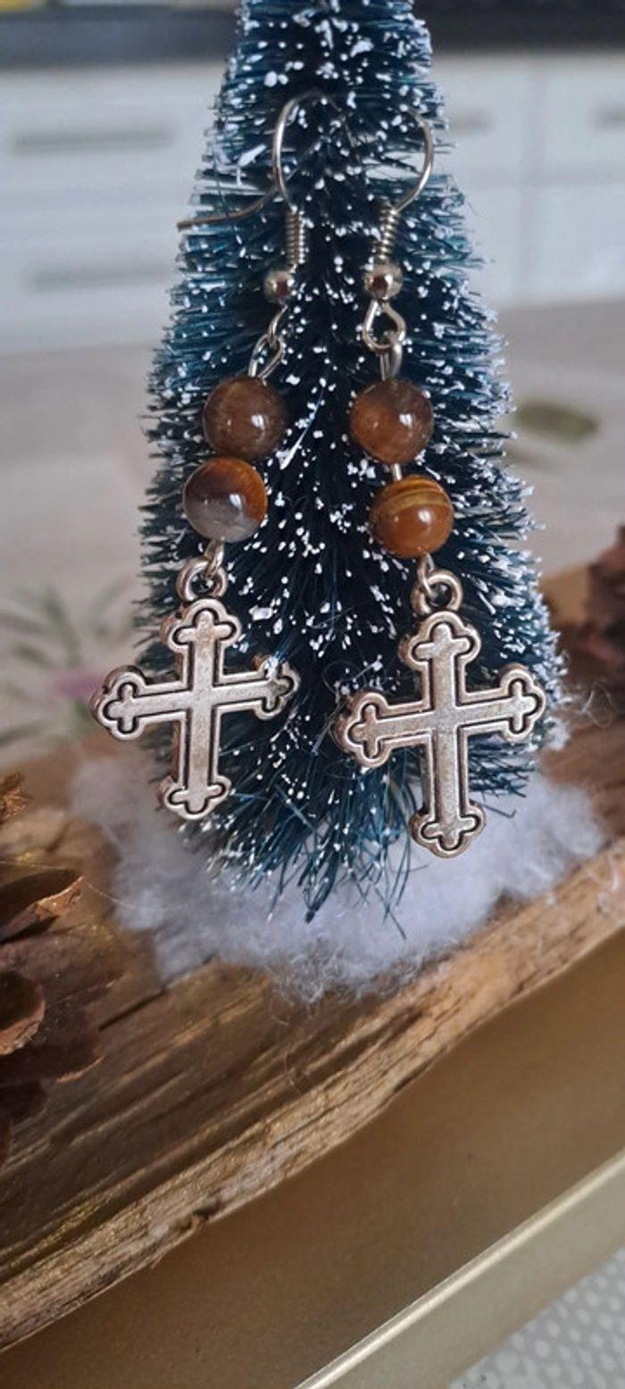 Boucles d oreilles avec croix - photo numéro 1