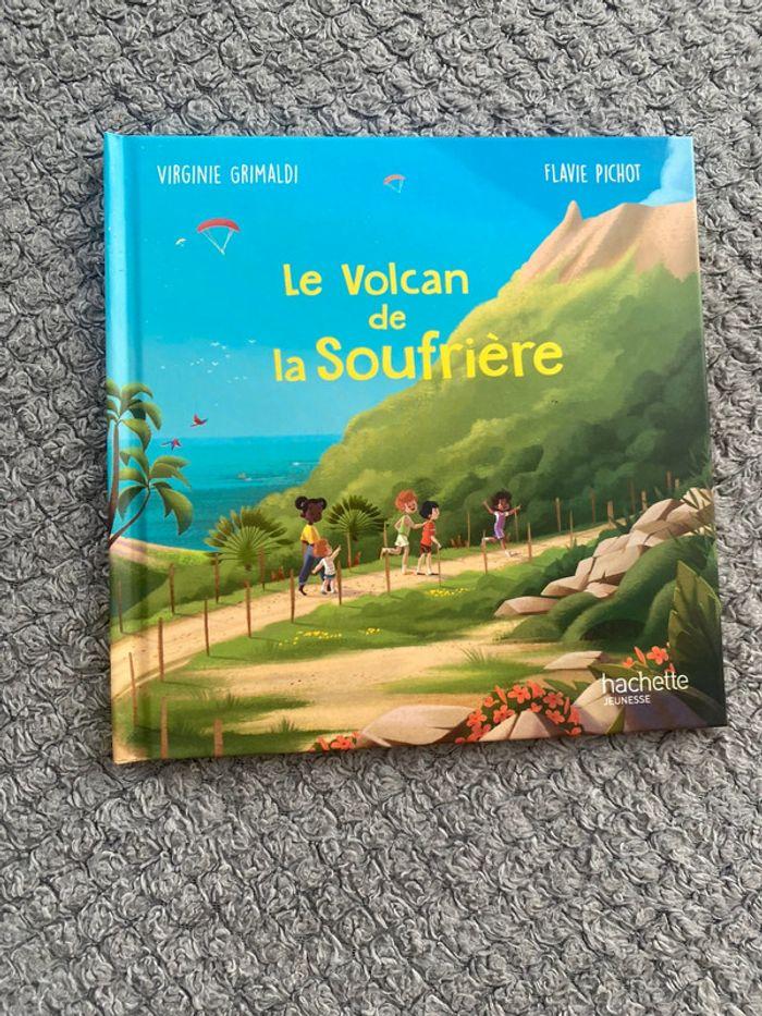 Livre le volcan de la soufrière. - photo numéro 1