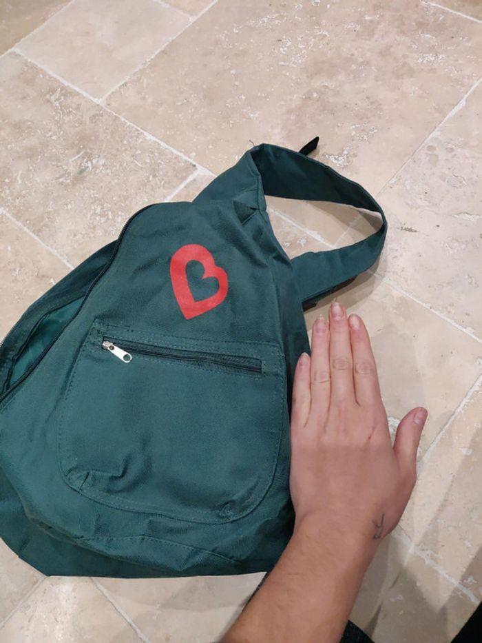 Sac bandoulière vert et coeur rouge - photo numéro 4