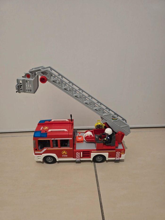 Camion de pompier playmobil - photo numéro 1