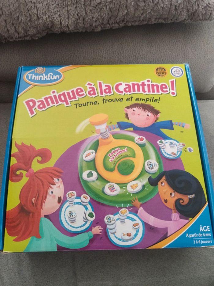 Panique à la cantine - photo numéro 1