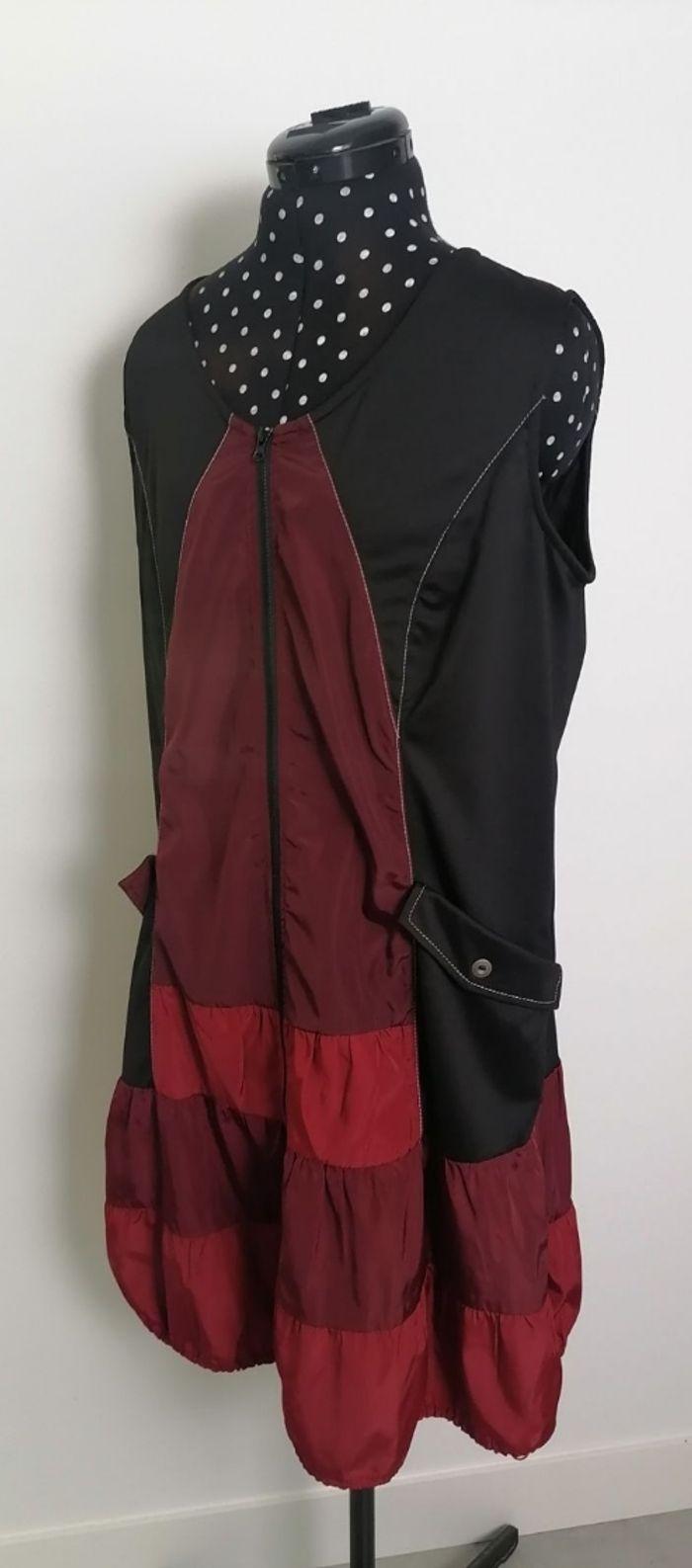 Robe / veste sans manche rouge noir Taille XXL L33 - photo numéro 3