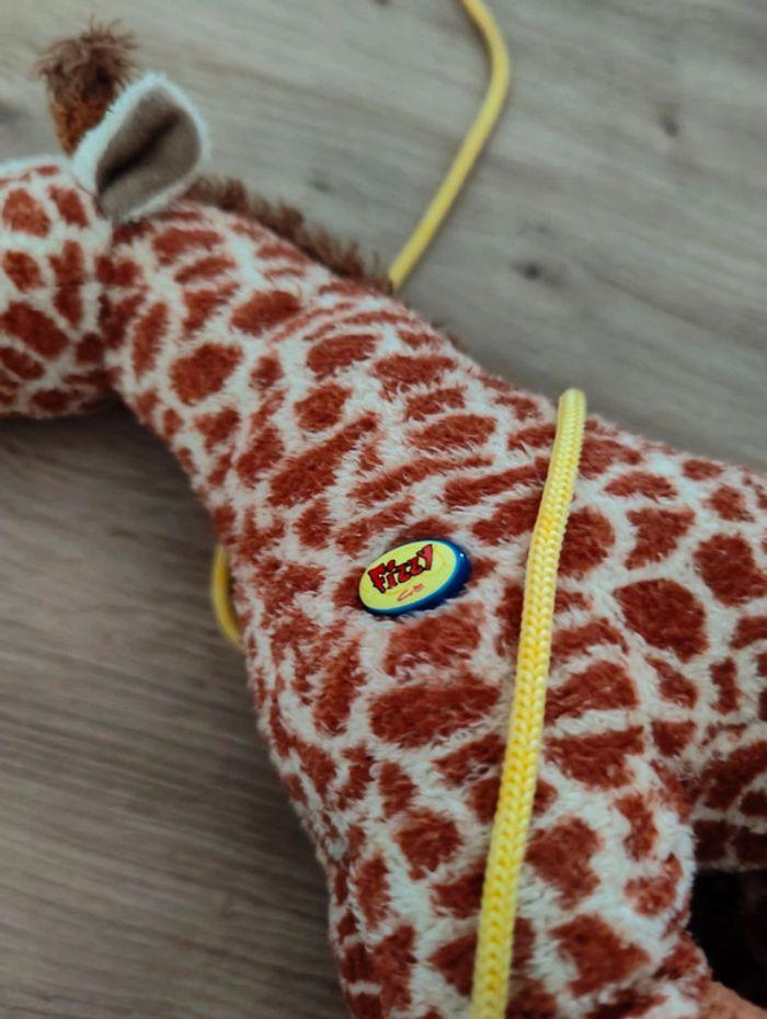 Peluche girafe à tirer Fizzy - photo numéro 4