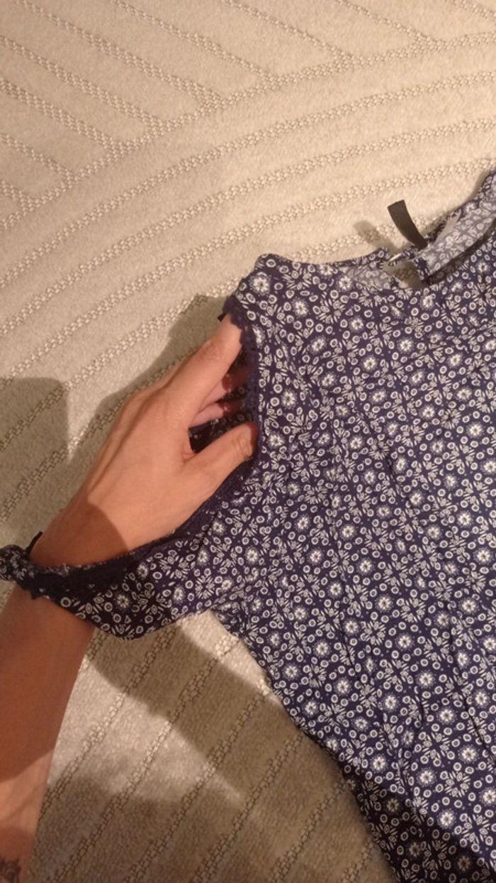 Haut blouse épaules dénudées bleu blanc broderie taille 38 h&m - photo numéro 3