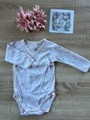 Joli body Petit Bateau rose à fleurs 6 mois BE