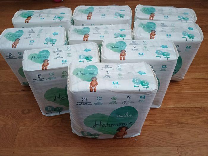 Lot de 9 couches harmonie Pampers neuf