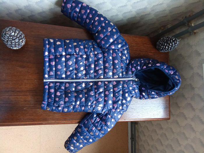 Manteau bleu marine avec des cœur - photo numéro 5