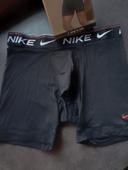 1 Boxer Nike neuf polyester Dri Fit (taille M)