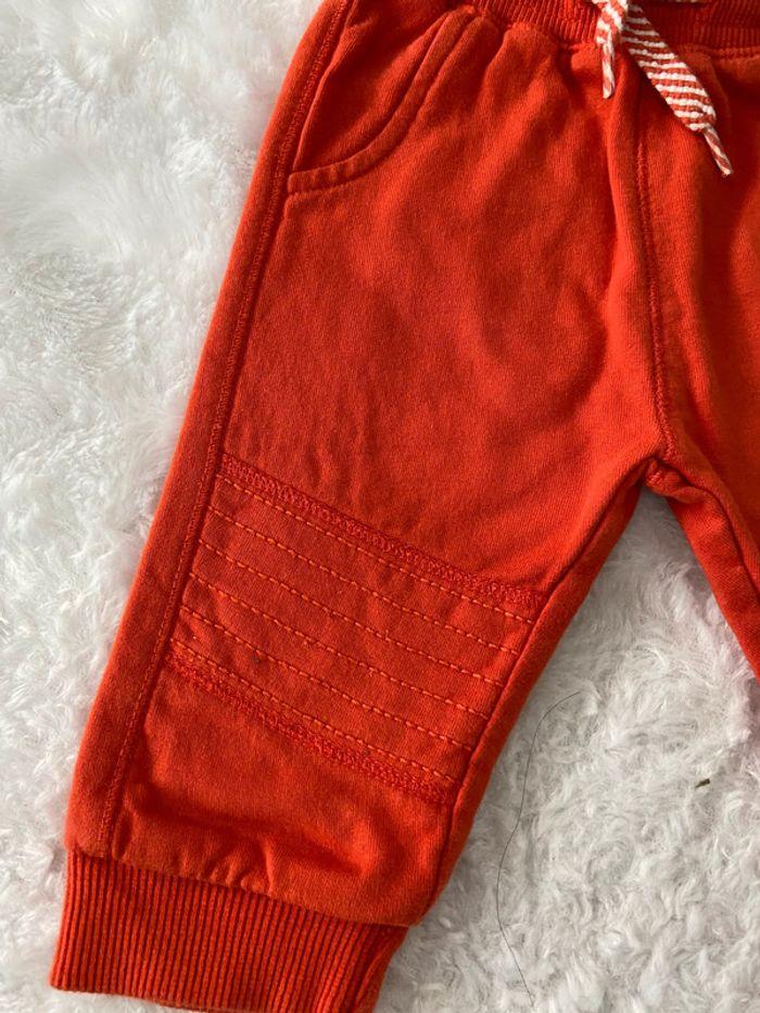 pantalon jogging orange Kiabi 6 mois 68 cm comme neuf - photo numéro 2