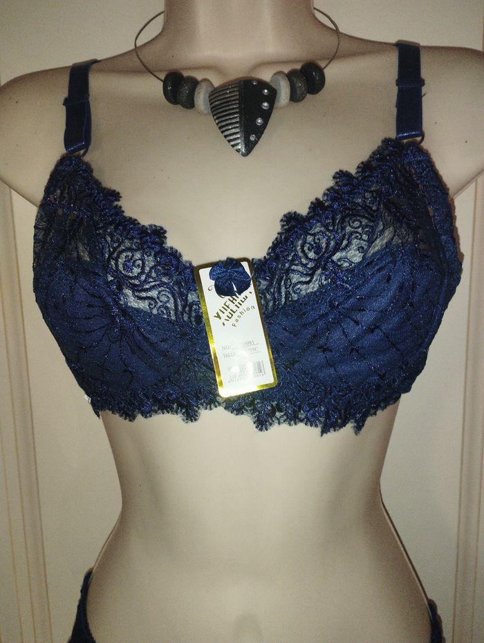 Ensemble de lingerie neuf bleu marine taille 95C 42 - photo numéro 2