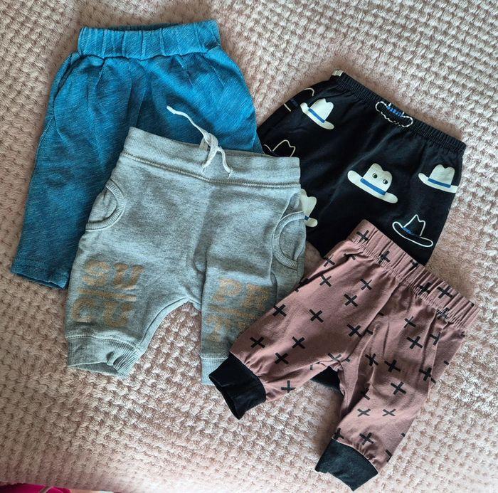 Lot 4 pantalons + 2 t-shirts. - photo numéro 1