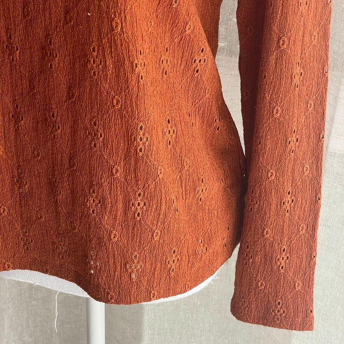 Blouse marron avec trou et épaulettes neuves - photo numéro 3