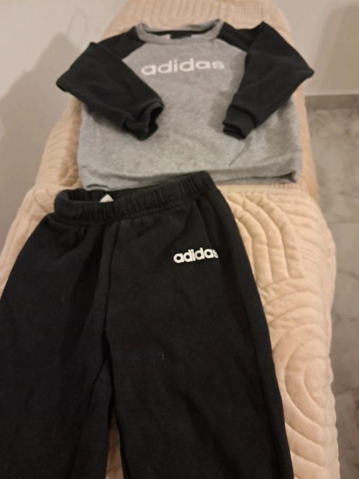 Ensemble jogging Adidas 18/24 - photo numéro 2