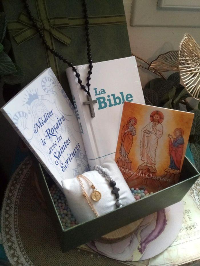 Coffret livres religieux et bijoux - photo numéro 2