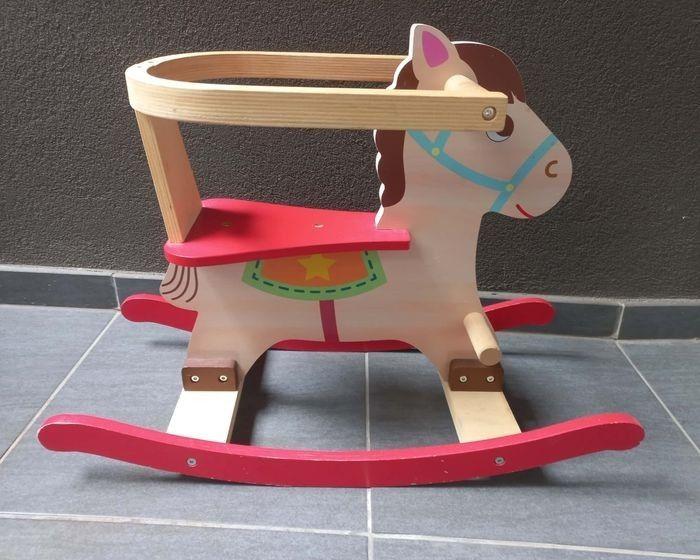 Cheval en bois