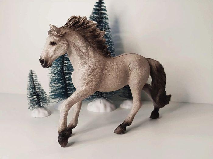 Figurine cheval gris Mustang Schleich - photo numéro 3