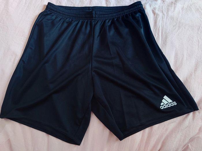 Short Sport Adidas Taille M Neuf - photo numéro 1