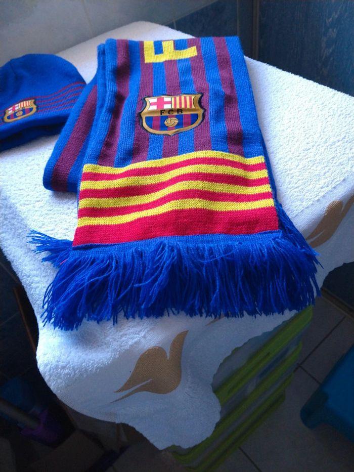 Lot Écharpe +Bonnet FC Barcelonne - photo numéro 3