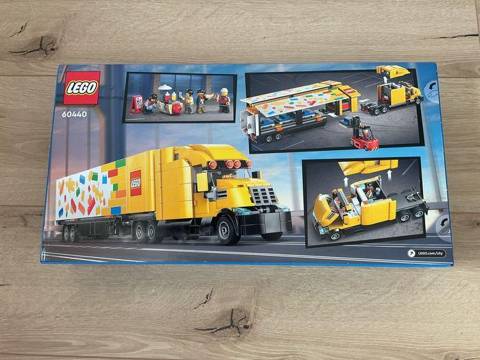 Lego City 60440 Le camion de livraison Lego - photo numéro 2