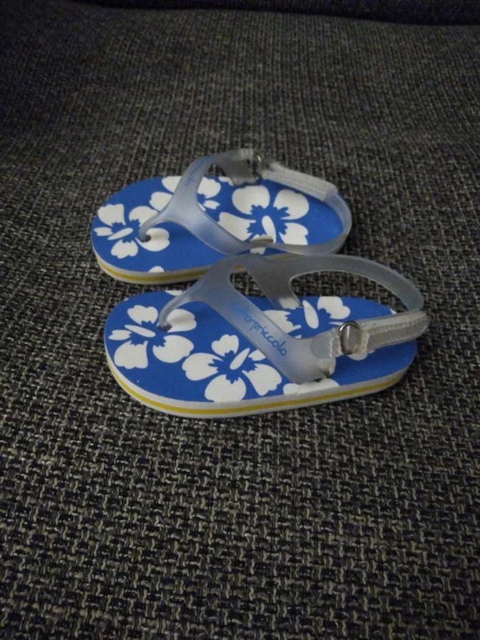 Paire de tong bleues à fleurs taille 20 - photo numéro 1