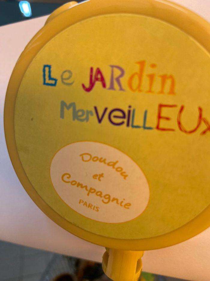 Mobile musical le jardin merveilleux doucou et compagnie peluches - photo numéro 6